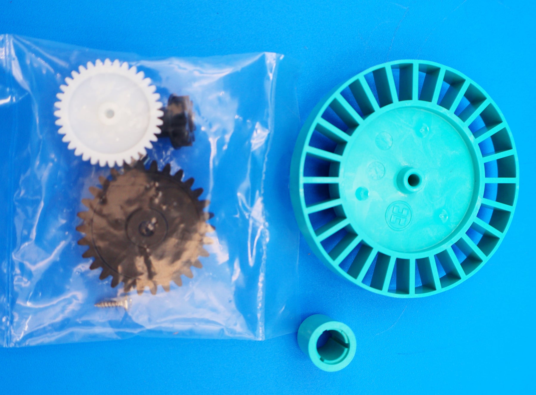 Hayward Medium Turbine Spindle Gear Kit | AXV079VP
