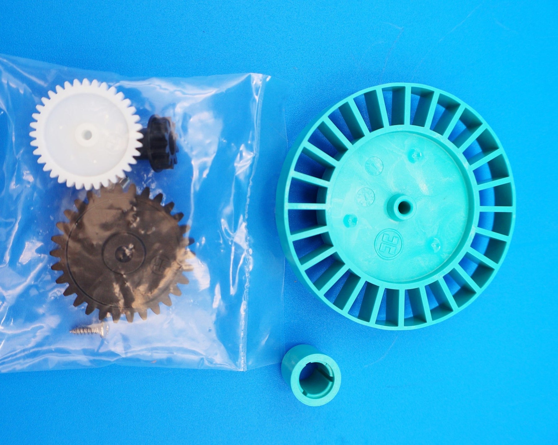 Hayward PoolVac Ultra Medium Turbine & Spindle Gear Kit AXV079VP - Cleaner Parts - img - 1